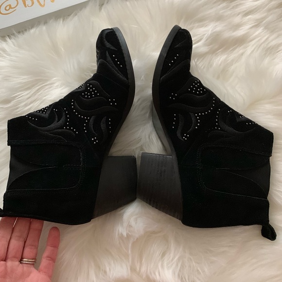 NWOT Fergie Embossed Western Ankle Boot - Picture 5 of 8